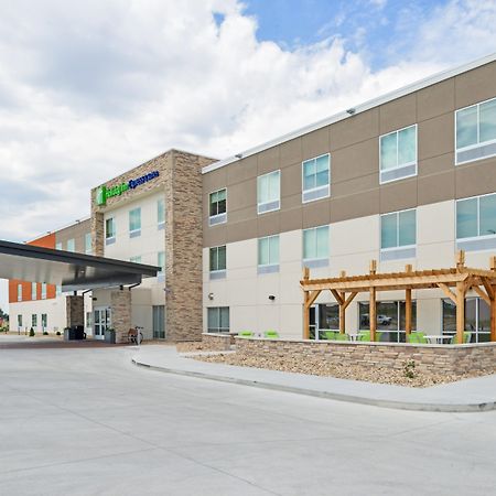 Holiday Inn Express & Suites - Chadron By Ihg Exterior foto